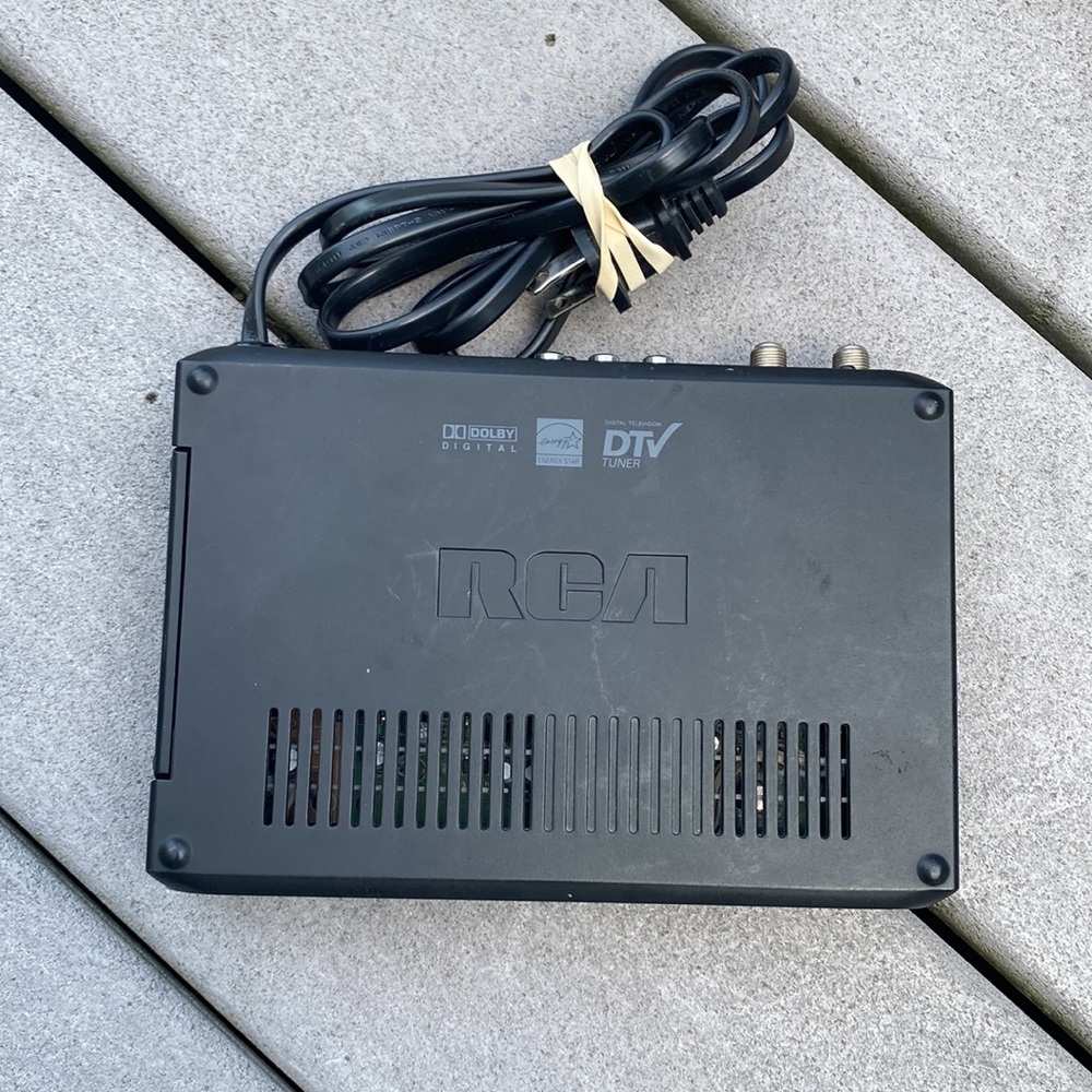 RCA HD DTV Digital to Analog TV Converter Box DTA800B1L NO REMOTE